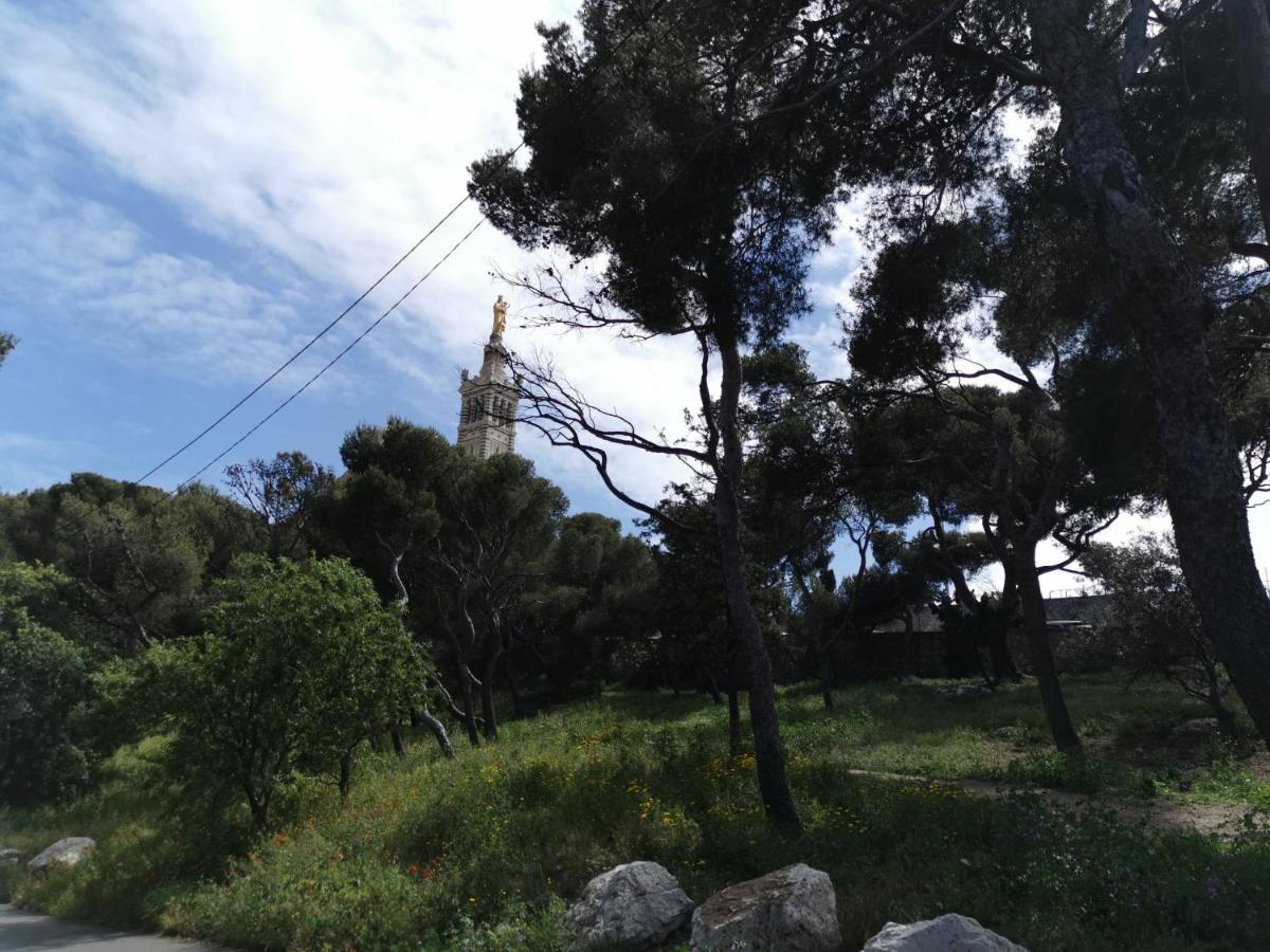 Studio calme et très lumineux, au pied de notre Dame de la Garde Marseille Extérieur photo