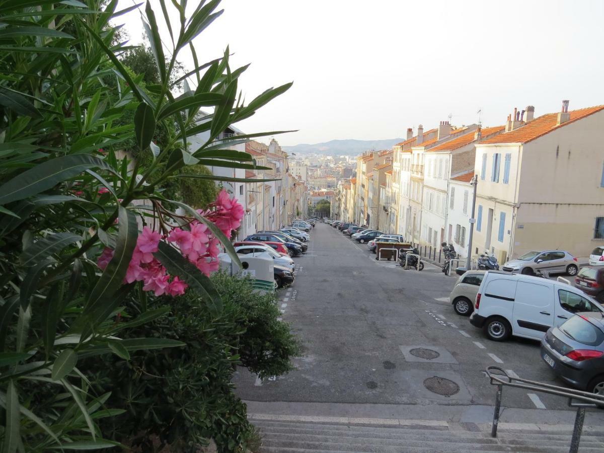 Studio calme et très lumineux, au pied de notre Dame de la Garde Marseille Extérieur photo